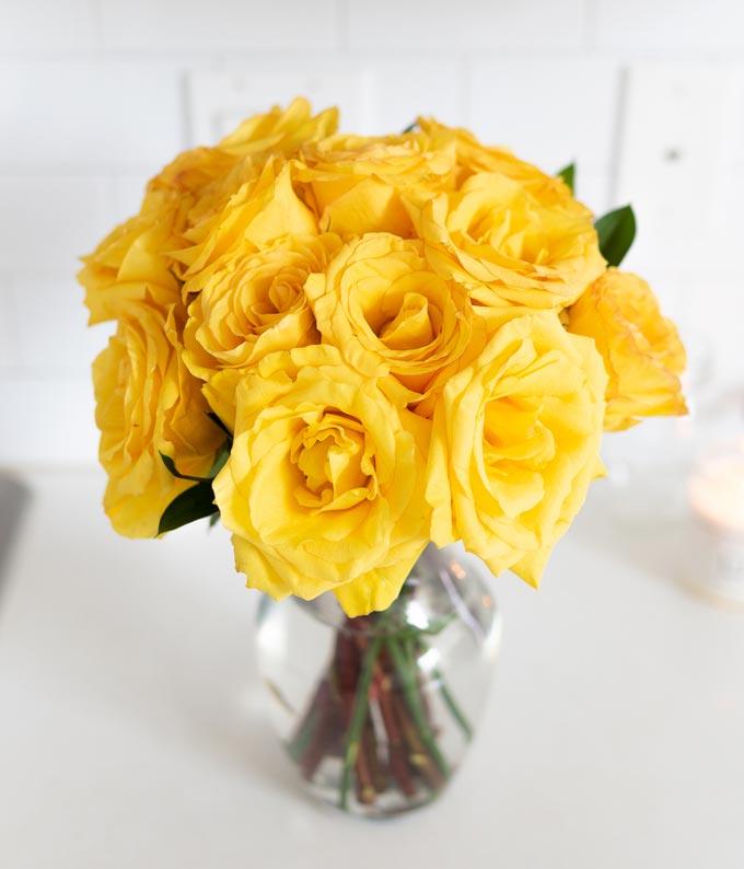 One Dozen Yellow Roses - Image 4