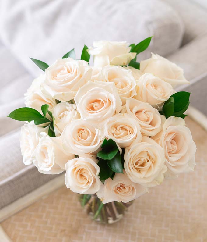 Two Dozen White Roses - Image 2