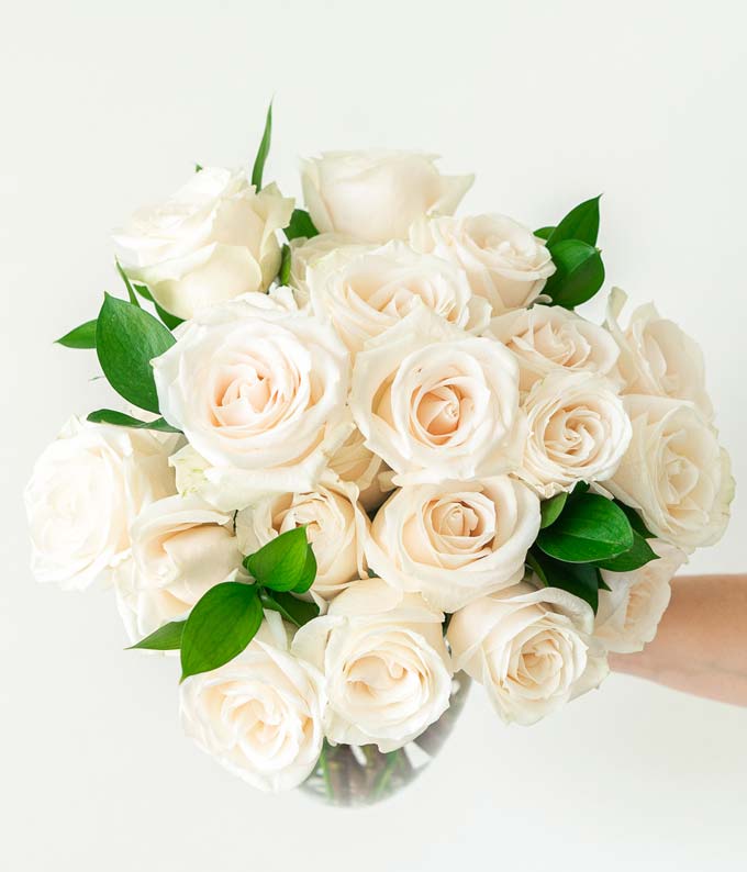 Two Dozen White Roses - Image 3