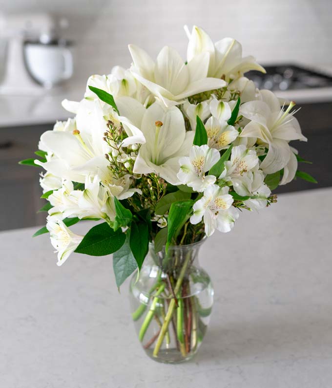 Life Well Lived Lily Bouquet - Image 4